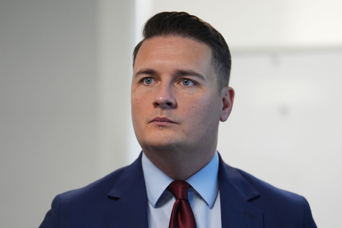 Streeting &lsquo;wants to end dispute with resident doctors&rsquo; with talks in new year