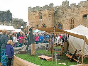Supporting image for story: Thousands flock to Ludlow's medieval fayre