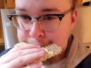 Supporting image for story: Twitter users share bizarre food trends in effort to eat ‘St Louis style’