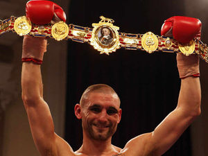Supporting image for story: Champion Martin Gethin targets Lonsdale belt