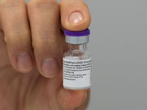 Supporting image for story: EU drug agency approves drawing six doses from each BioNTech-Pfizer vaccine vial