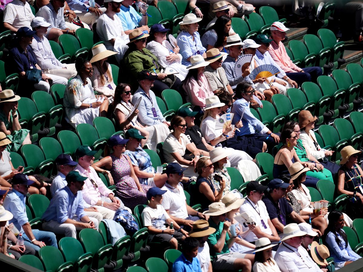 Wimbledon tells fans to take time out of sun after Centre Court emergencies