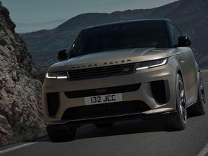 Supporting image for story: Range Rover Sport SV arrives as high-performance flagship