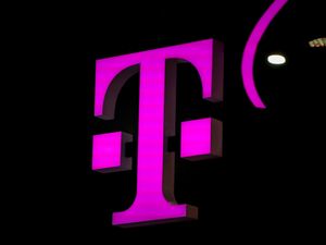 Supporting image for story: T-Mobile announces multibillion-dollar US Cellular deal