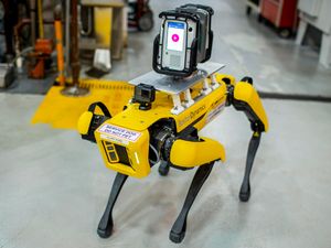 Supporting image for story: Ford trials four-legged robots in American factory