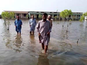 Supporting image for story: Heavy rains hit Pakistan’s south as monsoon death toll rises to 209