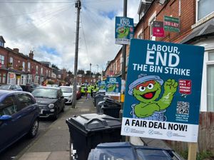 Bins strike signs in Selly Oak, Birmingham. Credit: Alexander Brock. Permission for use for all LDRS partners.