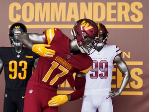 Supporting image for story: Trump threatens to hold up stadium deal over Washington name change