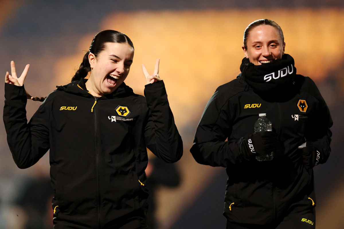 Defensive duo sign new deals with Wolves Women