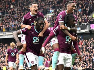 Supporting image for story: Burnley move out of bottom three after home win against Leeds