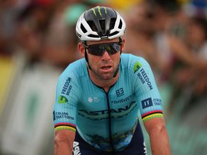 Supporting image for story: Mark Cavendish struggles in heat on brutal first stage of Tour de France