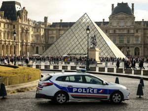 Supporting image for story: Louvre thieves escaped with just 30 seconds to spare, inquiry finds