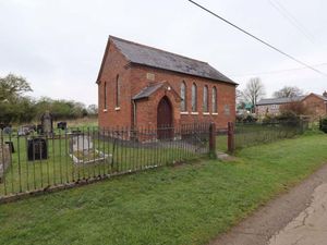 Supporting image for story: Plans resubmitted to convert chapel with graveyard into a family home