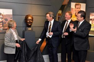 Rachael Heyhoe Flint and John Harris unveil a bust of Jack Harris, watched by John Gough and Jez Moxey, in 2015