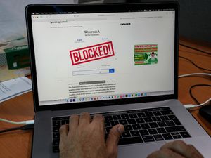 Supporting image for story: Sharif overturns Pakistani Wikipedia ban for ‘hurting Muslim sentiment’