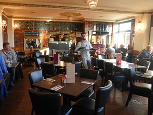 Supporting image for story: Restaurants and bars ‘lost average of £10,000 in week before Christmas’