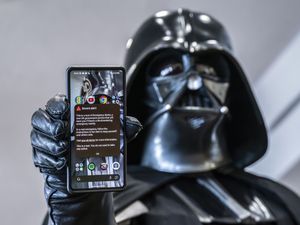 Supporting image for story: Review announced into why some mobile phones did not receive UK test alert