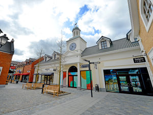 Supporting image for story: Two people arrested after taking items from McArthurGlen Cannock