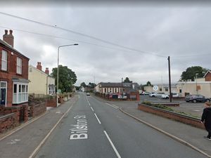 Supporting image for story: Two men flee car crash after police spot suspected stolen Audi speeding