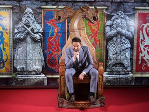 Supporting image for story: Gerard Butler jokes he had to get out of his pyjamas for live-action dragon film