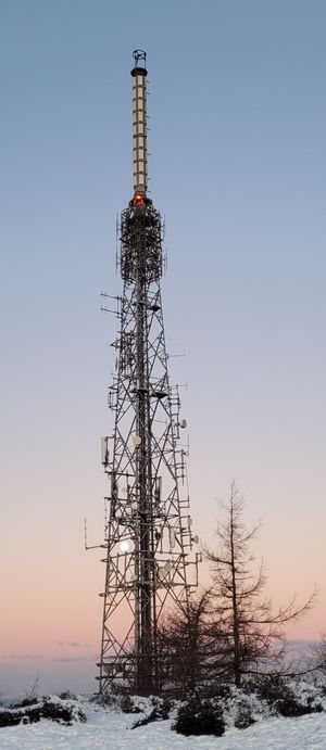 Behind the Wrekin's mast from Beth David