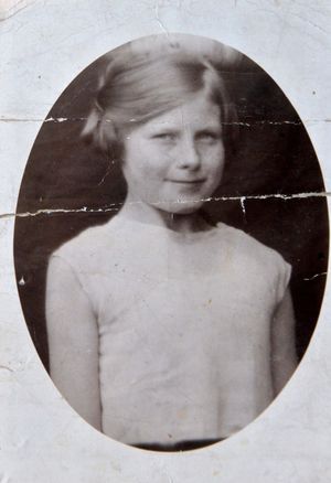 STAFFORD COPYRIGHT SHROPSHIRE STAR STEVE LEATH 08/04/2023..Pic in Stafford where Muriel Rees is celebrating her 100th birthday. She and members of her family used to work at the Express & Star..