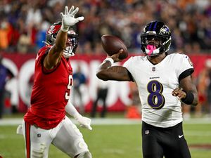 Supporting image for story: Lamar Jackson leads Baltimore Ravens to fifth straight victory