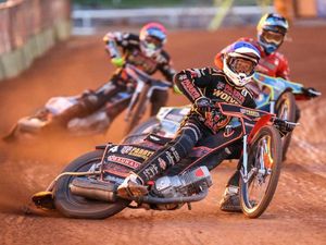 Supporting image for story: Wolverhampton Wolves cruise to win over Swindon