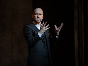 Supporting image for story: Derren Brown looking forward to amazing Midland theatres on Showman tour