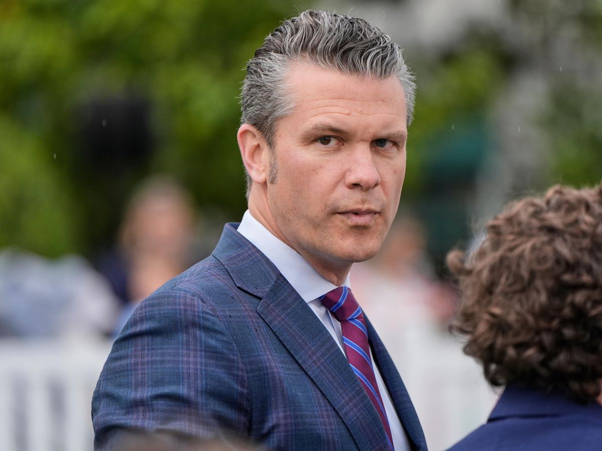 White House voices support for Hegseth following new Signal chat revelation