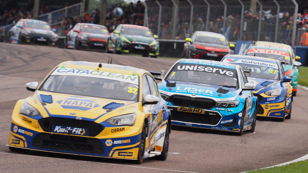 Two in two thrusts Dan into BTCC title contention