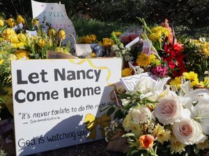 Supporting image for story: Savannah Guthrie returns to home of missing mother