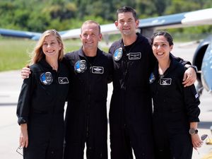 Supporting image for story: SpaceX launches billionaire to carry out first private spacewalk