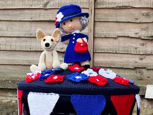 Supporting image for story: Outcry as postbox topper of Queen and corgi is stolen on Jubilee weekend