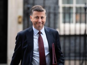 Supporting image for story: Whisky on the menu as Scottish Secretary Alexander meets US ambassador