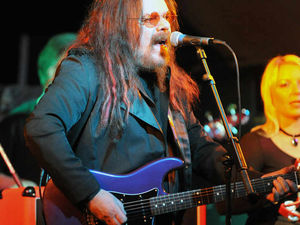 Supporting image for story: Roy Wood to rock it up for Wizzard pal