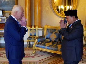 Supporting image for story: King offers traditional welcome to Indonesian president