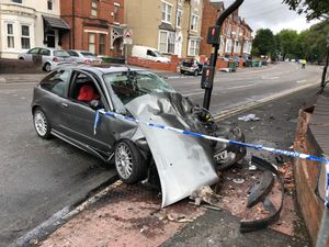 Supporting image for story: Six people injured in Walsall three-car crash