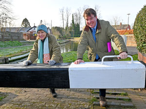 Supporting image for story: Minister visits reservoir to discuss ways to prevent River Severn floods in Shropshire