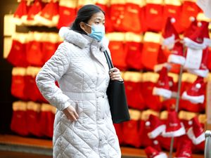 Supporting image for story: Omicron variant transmission ‘eye-wateringly high’, scientist says