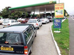 Supporting image for story: Shoppers make fewer supermarket trips to save petrol amid fuel crisis