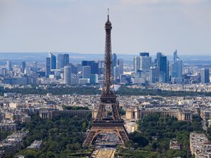 Supporting image for story: American woman in custody after newborn thrown from Paris hotel window