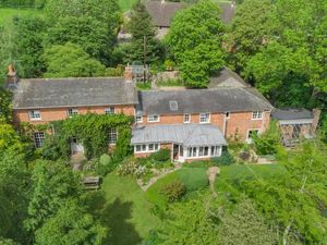 Supporting image for story: The £1 million pound Georgian home on the market for the first time in more than 30 years
