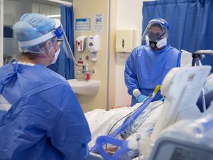 Supporting image for story: Medics appeal for better PPE amid concern over airborne transmission