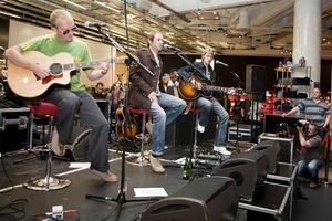 Supporting image for story: Ocean Colour Scene serve up a treat