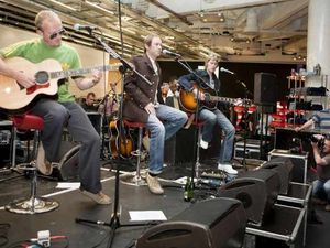 Supporting image for story: Ocean Colour Scene serve up a treat