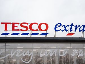 Supporting image for story: Tesco to increase pay to £10.10 an hour for shop and warehouse workers