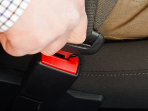 Supporting image for story: One in 13 young vehicle passengers does not wear a seat belt – study