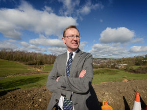 Supporting image for story: AM questions broadband contract delay