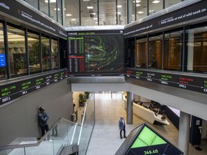 Supporting image for story: FTSE 100 hits new record high as New Year rally gains momentum